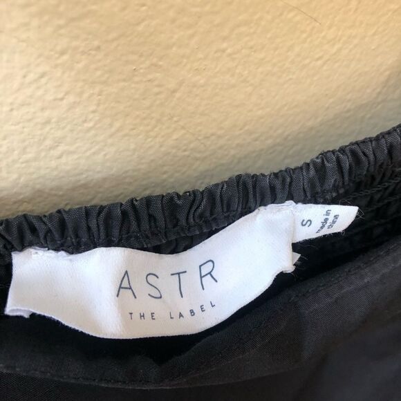 Astr The Label Poplin Puff Sleeve Tiered Midi Dress - Picture 4 of 5